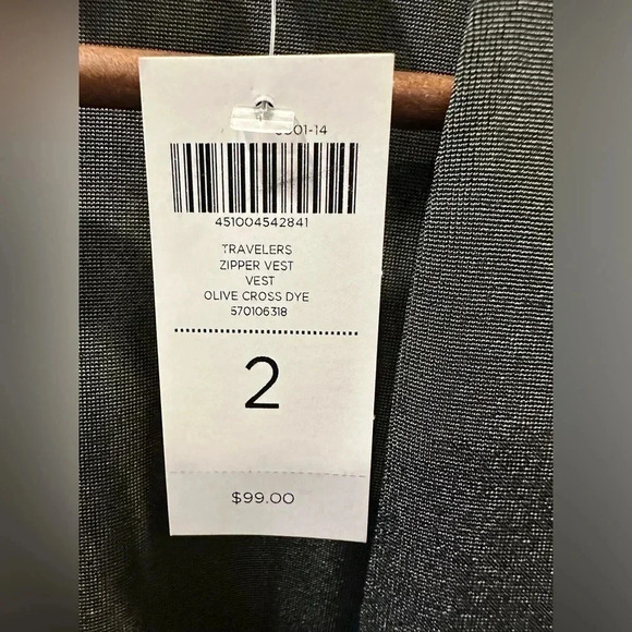 Chico’s TRAVELERS CLASSIC
Zipper Vest- size 2 - Picture 4 of 5